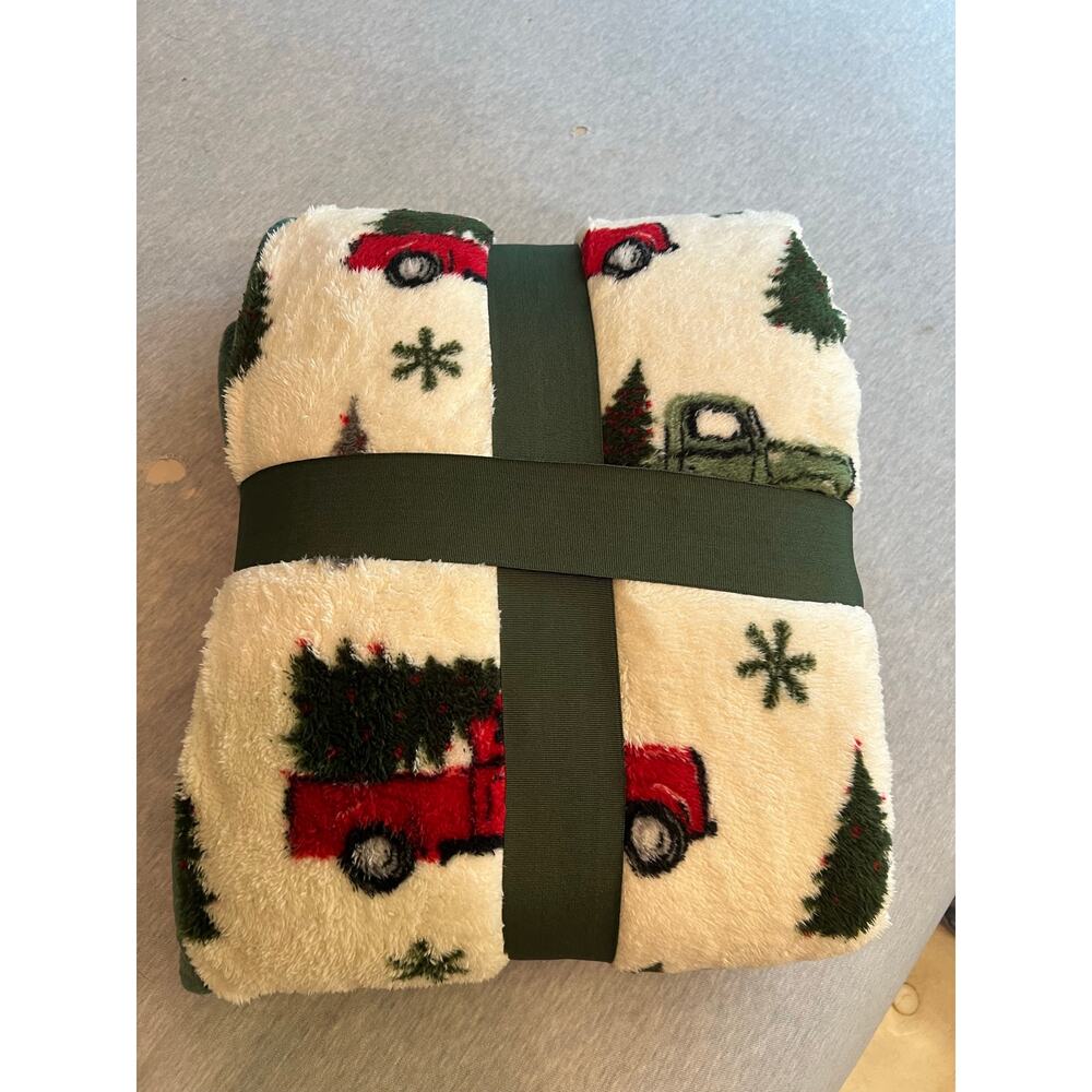 Members Mark comfy Christmas holiday blanket throw 5’ x 6’ plush reversible NWT